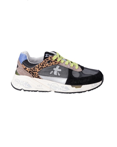 Shop PREMIATA  Scarpe: Premiata sneakers "Mase-d" in un mix di materiali tecnici e pellami di alta qualità.
Logo Premiata.
Dettagli animalier.
Suola ergonomica e super leggera.
Altezza Suola 4 cm.
Composizione suola: 65% EVA 5% TPU (materiale plastico) 30% gomma.
Composizione: 40% pelle di vitello 10% pelo di vitello 10% pelle di canguro 10% PU 20% poliammide 10% poliestere.
Fodera: 86% pelle di capra 14% pelle di vitello.
Made in Vietnam.. MASED-6435